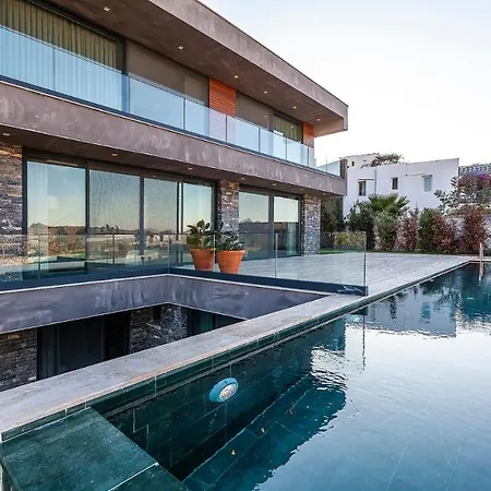 7 Deluxe - A Seductive Blend Of Style And Serenity Vila