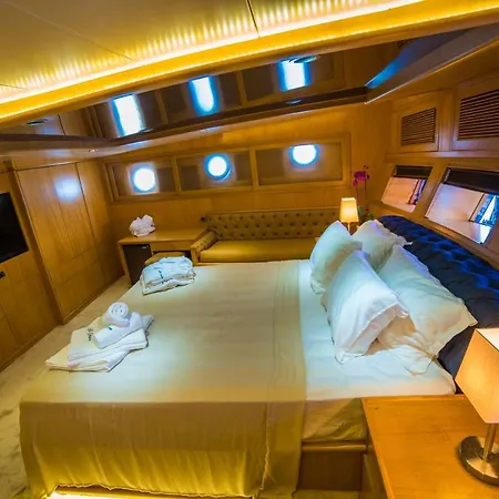 7 Deluxe - A Seductive Blend Of Style And Serenity Вилла Яликовак